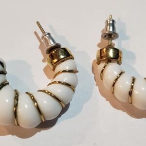 White And Gold Plastic Resin Cyclade Style